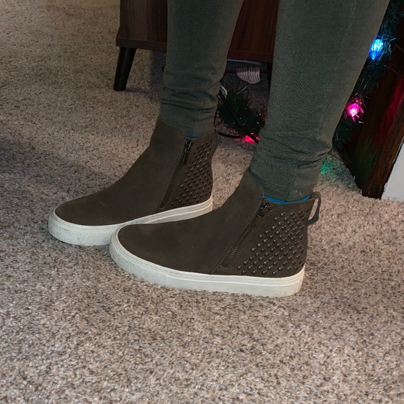 Lucky Brand Ivy Green Suede Hi-Top Moto Sneaker W6 - Picture 6 of 11